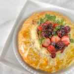 Brie Folhado com Frutas Vermelhas