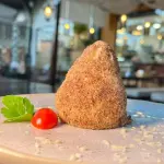 Coxinha de mandioca e costela
