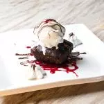 BROWNIE CON HELADO