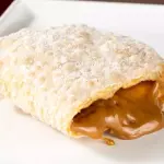 PASTEL Doce de leite com queijo