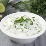 “Tzatziki” (Coalhada com pepino)
