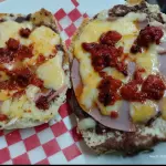 MOLLETES CON CHORIZO