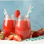 Suco de laranja com morango