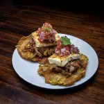 PATACONES DE CARNE MECHADA