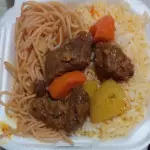 Boi guisado na hamburguera