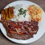Bistec encebollado