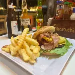 Hamburguesa de pollo c/ papas