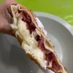 Pastel Carne Seca c/ queijo e cebola