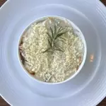 Escondidinho de mandioca e carne
