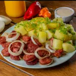 Linguiça com Mandioca