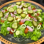 Salada com presunto e queijo
