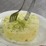 Abacaxi com raspas de limão