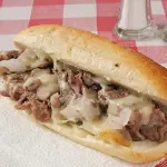 Sándwich de bistec de res