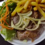 Tradicional de Bife Acebolado.