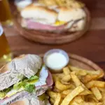 2 Lomitos Completos + Gaseosa 1.5lt