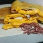 FOGAZZA CARNE CHEDDAR E CATUPIRY