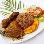 RICE AND BEANS CON POLLO GUISADO