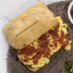 Huevo frijol