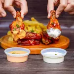 ALITAS CON SALSAS MIXTAS