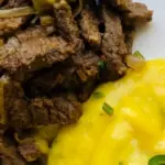 Iscas de carne com baroa