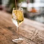 042 - GESPRITZER WEISSWEIN SÜS ODER