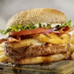 HAMBURGUESA DE ARRACHERA CON PIÑA