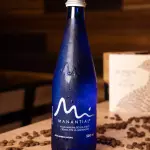 Agua manantial sin gas