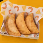 3 empanadas fritas x $6.000