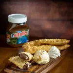 Pastel com nutella e sorvete