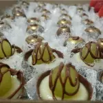 Copinho de chocolate com uva 10unid