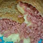 Pastel de Calabresa com Queijo