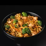Yakisoba misto frango e camarão