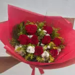 Buquê com 8 rosas vermelhas