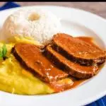 ASADO CON PURÉ