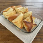 Esfirra (carne com queijo)