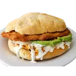 Torta de milanesa con chilaquiles