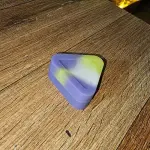 Slick Triângulo Roxo/Branco/amarelo