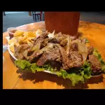 Contra Filé Acebolado com Batatas