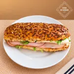 SANDUÍCHE DE PEITO DE PERU