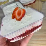 PAVÊ DE CHOCOLATE BRANCO COM MORANGO
