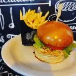 Burguer com fritas. 😍