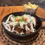 Frango à passarinha c/ fritas