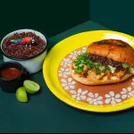 Pambazo/chapulines papa con chorizo