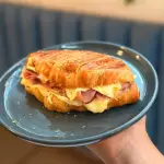 CROISSANT JAMON QUESO