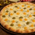 Pizza 5 Queijos à Moda da Casa