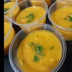 Caldo de abóbora com frango