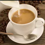 Café com leite e açúcar