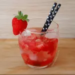 Caipira morango cachaça