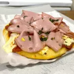 PIZZA CON MORTADELA CON PISTACHO