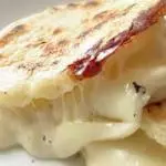 AREPA CON QUESO